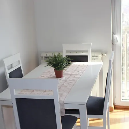 Isitea Modern And New شقة سكوبجي